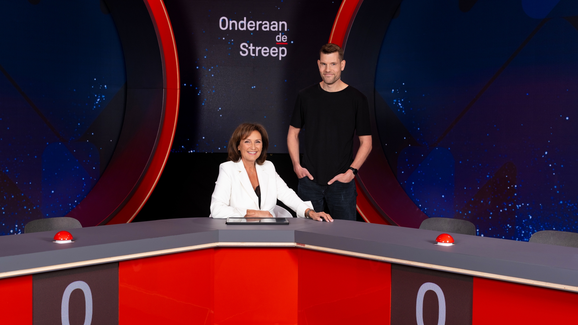 Nieuwe panelshow ‘Onderaan de Streep’ met Astrid Joosten en Tobi Kooiman